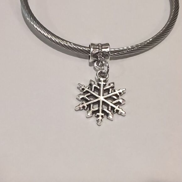 Silver Snowflake Dangle Charm for Pandora Style Bracelet - Picture 2 of 5